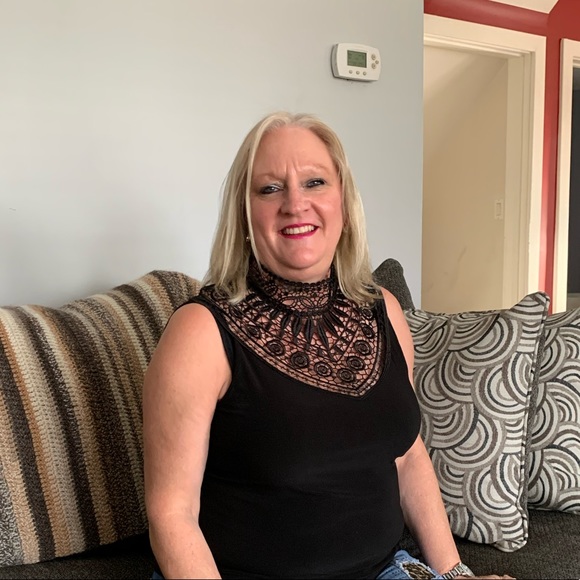 Meet your Posher, Cheryl - Picture 2 of 2